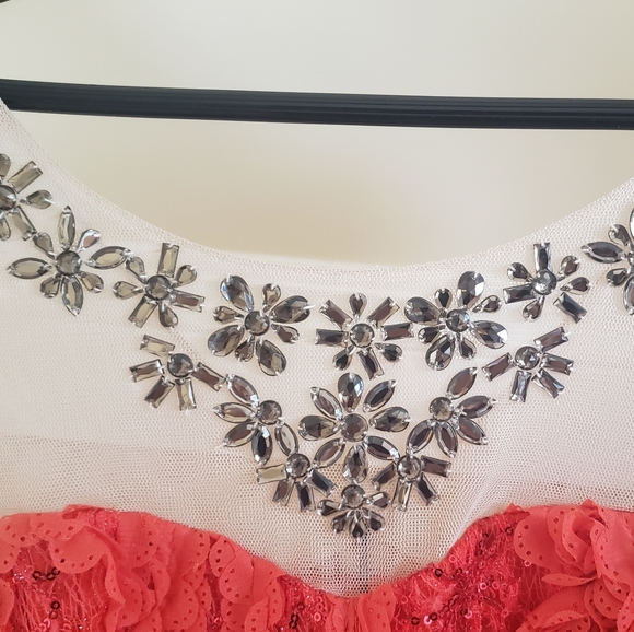 BNWT Red dress with sequin and crystals - Picture 3 of 5
